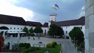 Ljubljana Burg Flaggen