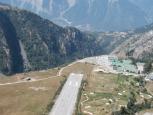 Altiport L Alp de Huez Talblick